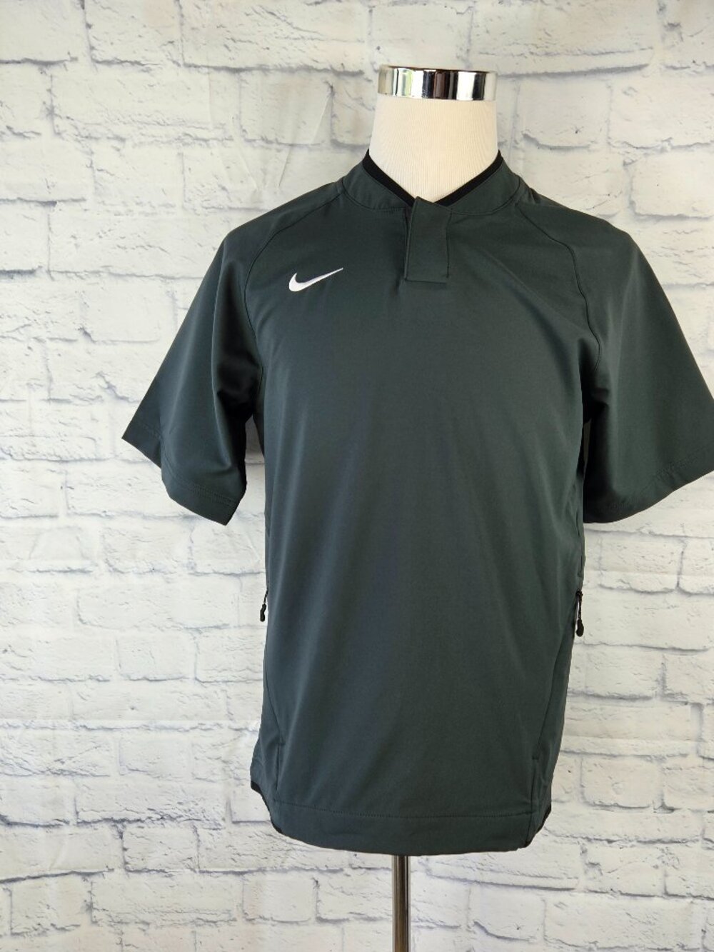 NWOT Nike Mens Size S Gray Short Sleeve Hot Jacket Wind Shirt Baseball 715061